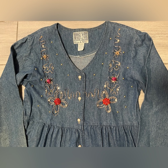 Miss & Mrs Vtg Women’s Blue Medium Denim Flower embroidery decor Dress - Picture 2 of 15